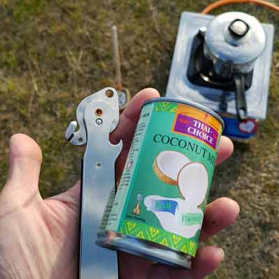 Dose öffnen mit dem Hebeldosenöffner